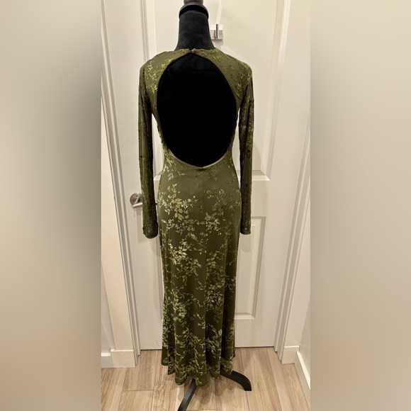 Sincerly Jules Dresses & Skirts - NWT Sincerely Jules Old Hollywood Olive Green Backless Long Sleeve Dress-M